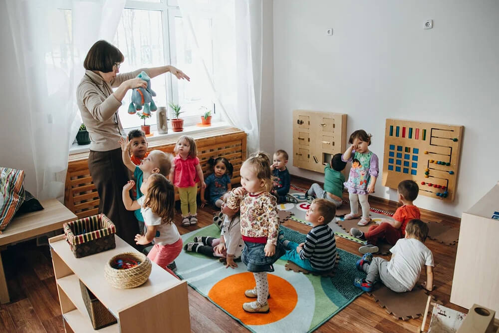 Занятие в группе детского сада Монтессори